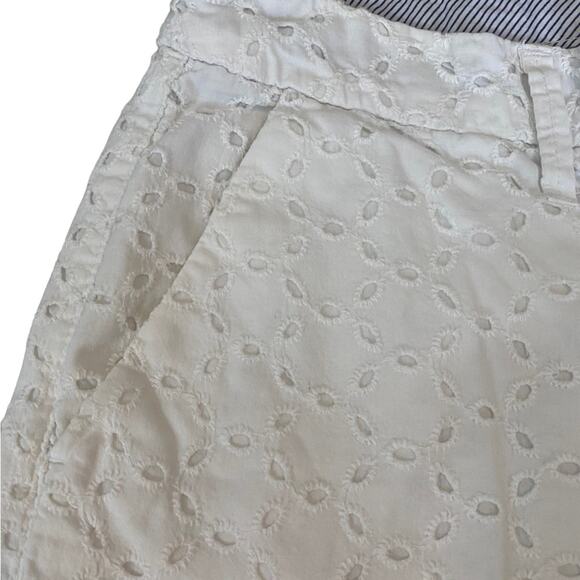 Old Navy Everyday Shorts White Eyelet Classic Size 4 Side Front Pockets - Picture 4 of 11